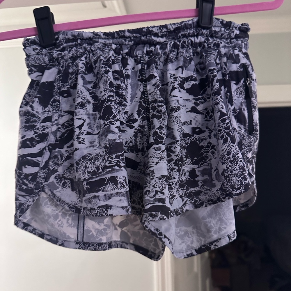 Lululemon tracker shorts
